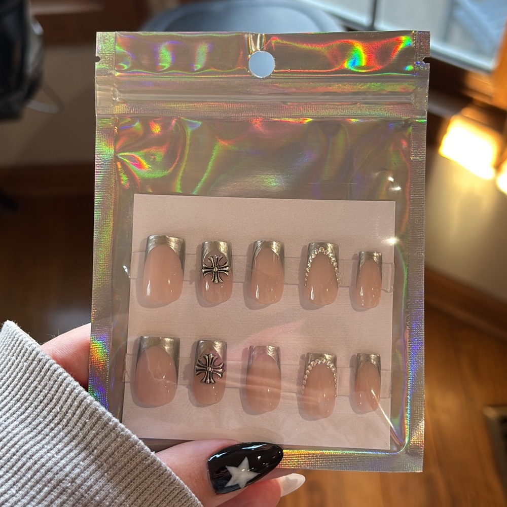 Press-On Nails - image 1